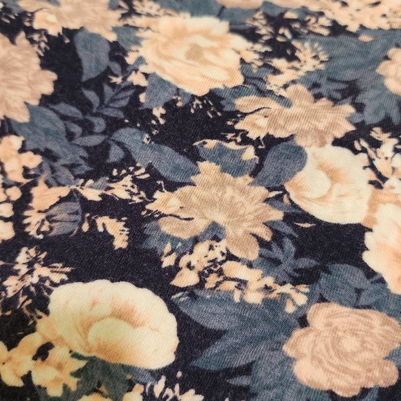 Floral backless halter onsie - Picture 4 of 5